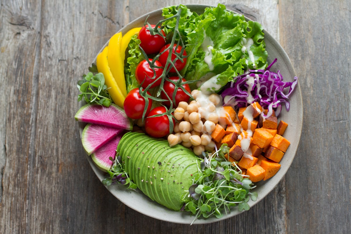 Salad Sayuran Segar dengan Protein